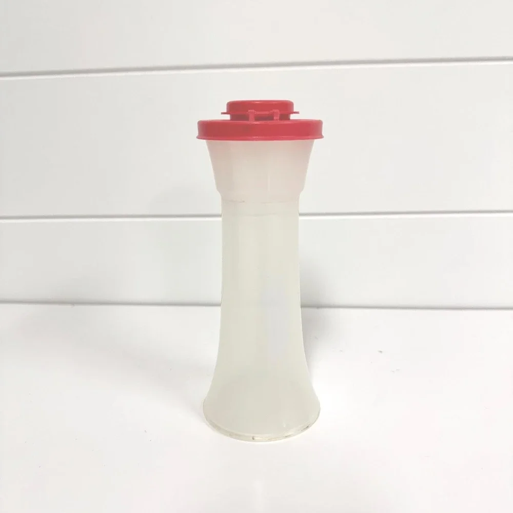 Tupperware shaker unmarked